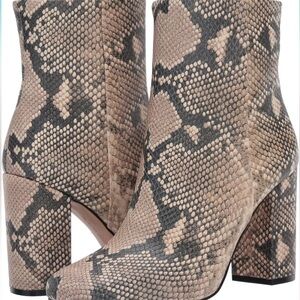 VINCE CAMUTO DANNIA SNAKESKIN BOOTS size us5